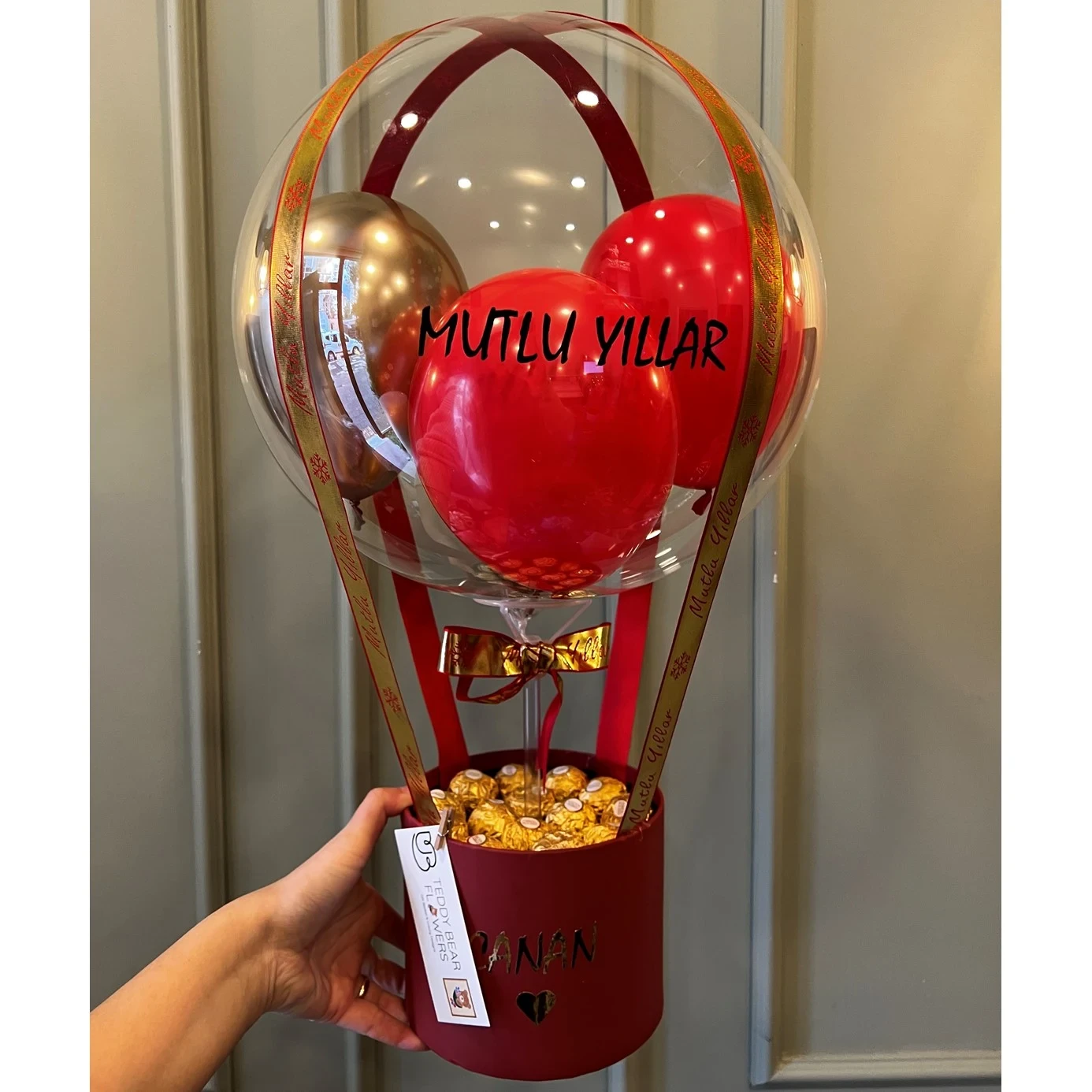 Yılbaşı Hediyesi - Mutlu Yıllar, Kırmızı & Gold Konsept Çikolatalı Balon Kutusu I Aynı Gün Teslimat