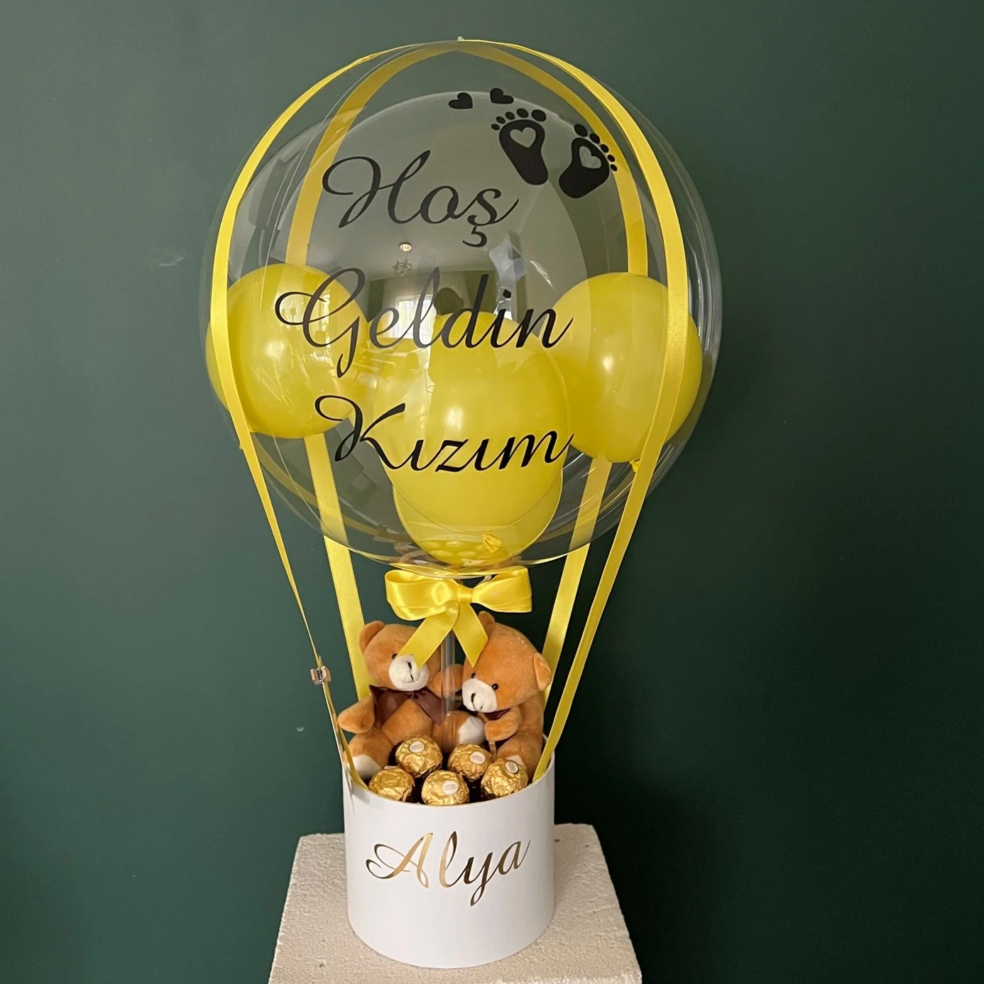 Sarı Ayıcıklı Çikolatalı Hediye Balon Kutusu