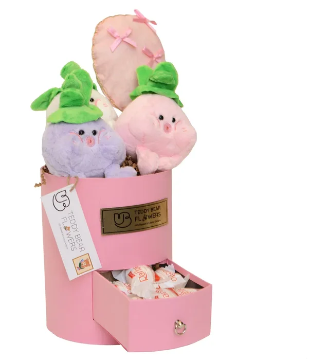 Pembe Kutuda Pembe Yastık, Sevimli Peluşlar ve Ferrero Rocher